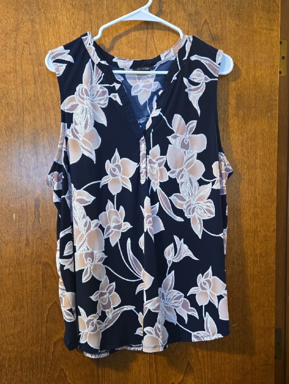 Stotch Fix Papermoon Navy Floral V-Neck Sleeveless Camisole